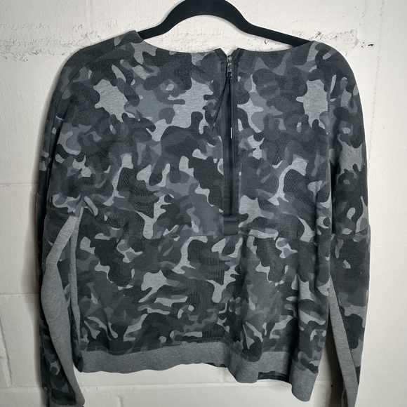 Nike Camo Cropped Sweatshirt, size L - Picture 4 of 7